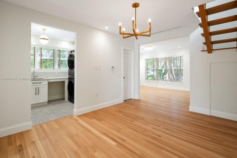 Villa ou maison à vendre à Miami, Floride: 3 chambres, 238.39 m2 № 1930181 - photo 9