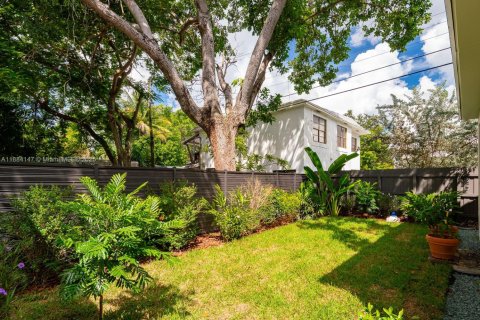 Villa ou maison à vendre à Miami, Floride: 3 chambres, 238.39 m2 № 1930181 - photo 21