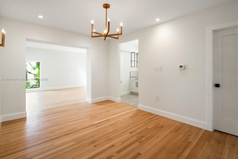 Villa ou maison à vendre à Miami, Floride: 3 chambres, 238.39 m2 № 1930181 - photo 10
