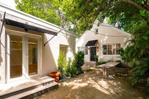 Villa ou maison à vendre à Miami, Floride: 3 chambres, 238.39 m2 № 1930181 - photo 22