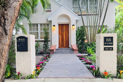 Villa ou maison à vendre à Miami, Floride: 3 chambres, 238.39 m2 № 1930181 - photo 1
