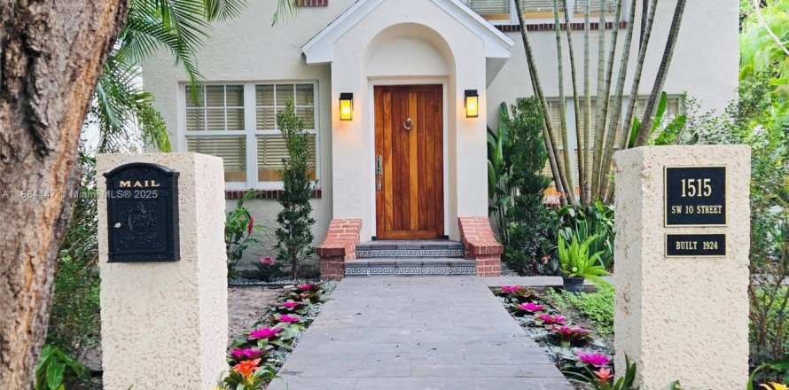 Villa ou maison à Miami, Floride 3 chambres, 238.39 m2 № 1930181