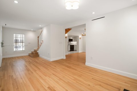 Villa ou maison à vendre à Miami, Floride: 3 chambres, 238.39 m2 № 1930181 - photo 8