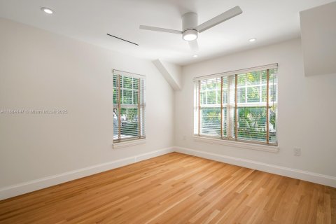 Villa ou maison à vendre à Miami, Floride: 3 chambres, 238.39 m2 № 1930181 - photo 17