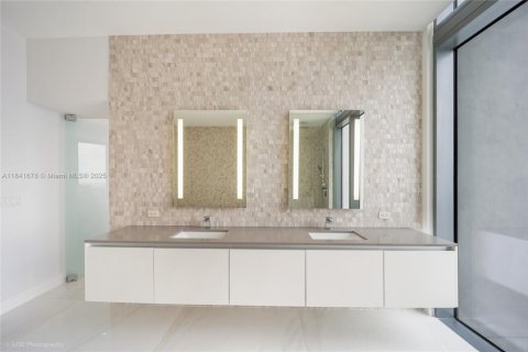 Condominio en venta en Miami, Florida, 4 dormitorios, 301.37 m2 № 1833790 - foto 16