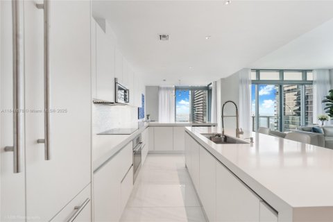 Condominio en venta en Miami, Florida, 4 dormitorios, 301.37 m2 № 1833790 - foto 4
