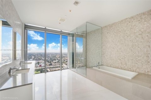 Condominio en venta en Miami, Florida, 4 dormitorios, 301.37 m2 № 1833790 - foto 15