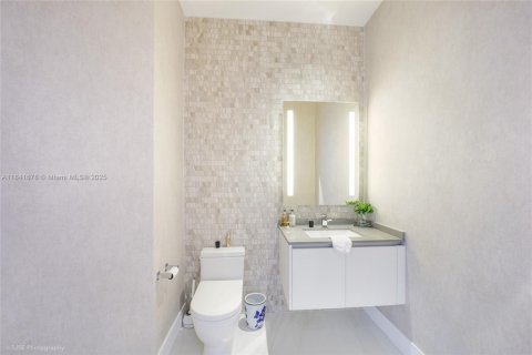Condominio en venta en Miami, Florida, 4 dormitorios, 301.37 m2 № 1833790 - foto 9