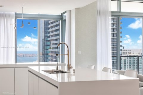 Condominio en venta en Miami, Florida, 4 dormitorios, 301.37 m2 № 1833790 - foto 11