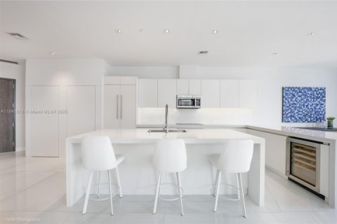 Condominio en venta en Miami, Florida, 4 dormitorios, 301.37 m2 № 1833790 - foto 5