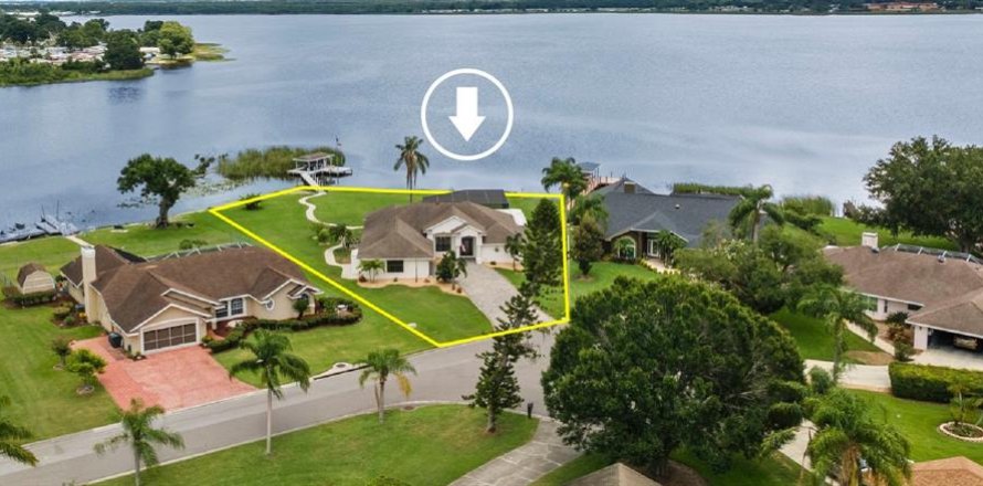 House in Lake Alfred, Florida 3 bedrooms, 216.37 sq.m. № 1819218
