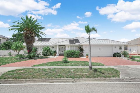 Casa en Port Charlotte, Florida 3 dormitorios, 258.92 m2 № 2098044