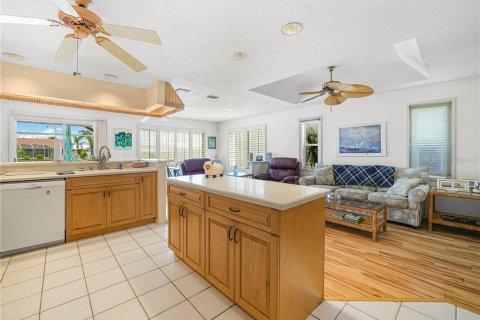 Casa en venta en Port Charlotte, Florida, 3 dormitorios, 258.92 m2 № 2098044 - foto 27
