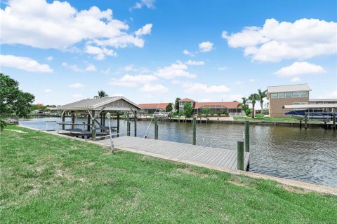 Casa en venta en Port Charlotte, Florida, 3 dormitorios, 258.92 m2 № 2098044 - foto 16