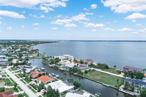 Casa en venta en Port Charlotte, Florida, 3 dormitorios, 258.92 m2 № 2098044 - foto 12