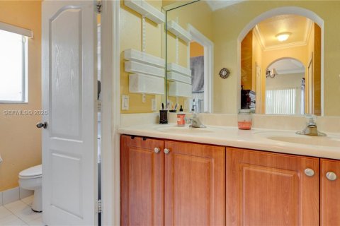 Купить виллу или дом в Катлер-Бей, Флорида 4 спальни, 154.87м2, № 2008127 - фото 16