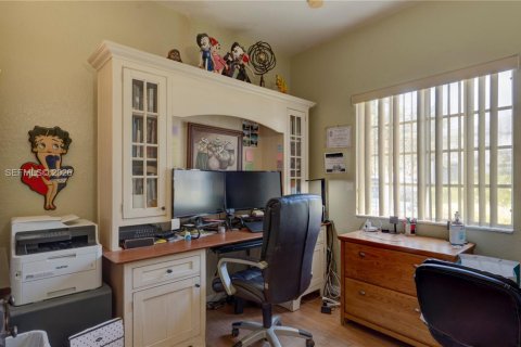 Купить виллу или дом в Катлер-Бей, Флорида 4 спальни, 154.87м2, № 2008127 - фото 27