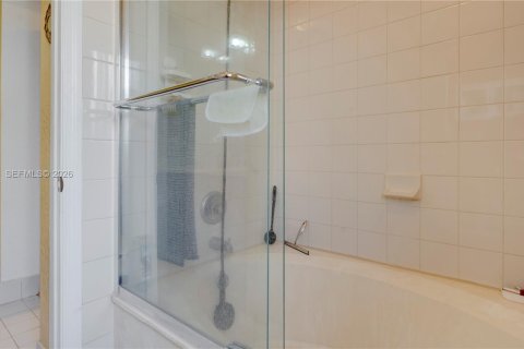 Купить виллу или дом в Катлер-Бей, Флорида 4 спальни, 154.87м2, № 2008127 - фото 17