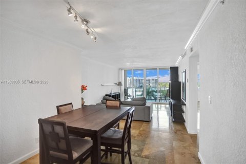 Condominio en alquiler en Hollywood, Florida, 1 dormitorio, 69.21 m2 № 2026624 - foto 3