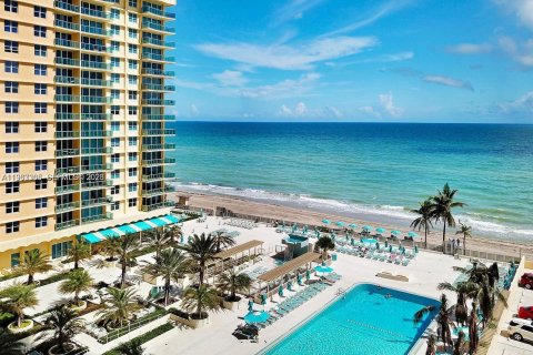 Condominio en alquiler en Hollywood, Florida, 1 dormitorio, 69.21 m2 № 2026624 - foto 10