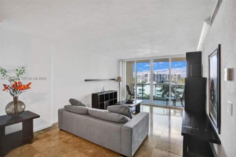 Condominio en Hollywood, Florida, 1 dormitorio  № 2026624