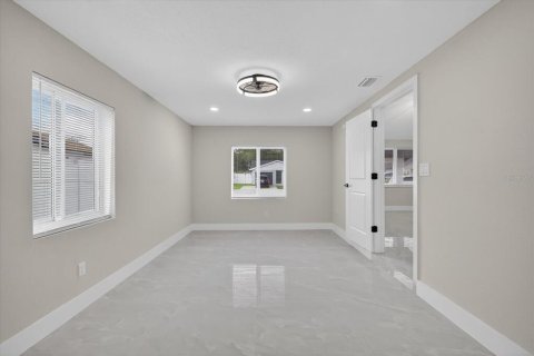 House in Tampa, Florida 4 bedrooms, 114.83 sq.m. № 1835815 - photo 20
