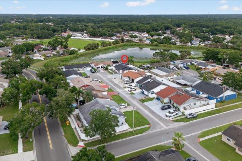 House in Tampa, Florida 4 bedrooms, 114.83 sq.m. № 1835815 - photo 8