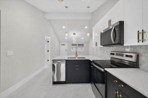 House in Tampa, Florida 4 bedrooms, 114.83 sq.m. № 1835815 - photo 18