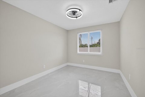 House in Tampa, Florida 4 bedrooms, 114.83 sq.m. № 1835815 - photo 26