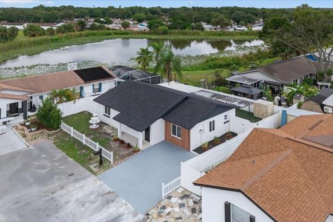 House in Tampa, Florida 4 bedrooms, 114.83 sq.m. № 1835815 - photo 6