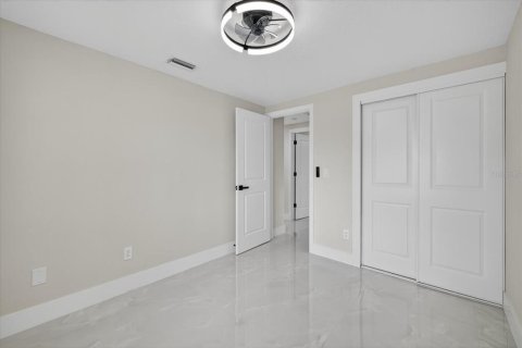 House in Tampa, Florida 4 bedrooms, 114.83 sq.m. № 1835815 - photo 28