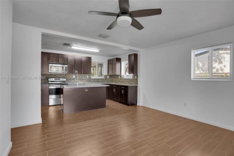 Villa ou maison à louer à Hollywood, Floride: 3 chambres, 92.72 m2 № 1994145 - photo 6