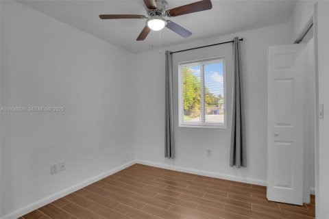 Villa ou maison à louer à Hollywood, Floride: 3 chambres, 92.72 m2 № 1994145 - photo 11