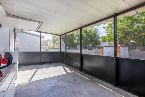 Villa ou maison à louer à Hollywood, Floride: 3 chambres, 92.72 m2 № 1994145 - photo 18