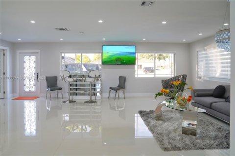 Снять в аренду виллу или дом в Хайалиа, Флорида 2 спальни, 167.41м2, № 1991530 - фото 6