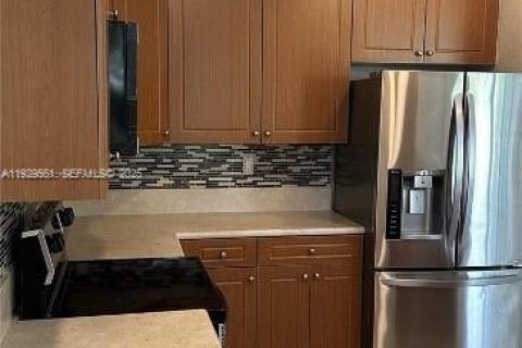 Condominio en venta en Tamarac, Florida, 3 dormitorios, 142.7 m2 № 1990864 - foto 2