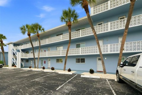 Condominio en venta en Treasure Island, Florida, 2 dormitorios, 115.66 m2 № 2396520 - foto 2