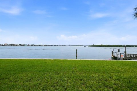 Condominio en venta en Treasure Island, Florida, 2 dormitorios, 115.66 m2 № 2396520 - foto 10