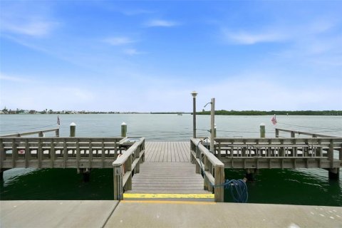 Condominio en venta en Treasure Island, Florida, 2 dormitorios, 115.66 m2 № 2396520 - foto 23