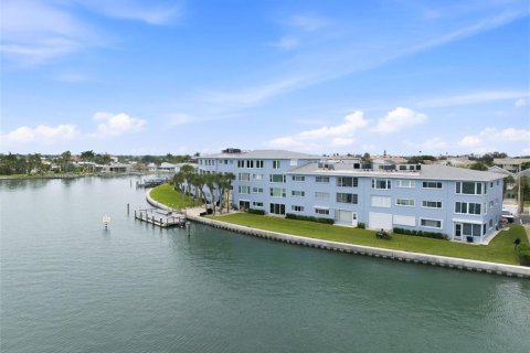 Condominio en venta en Treasure Island, Florida, 2 dormitorios, 115.66 m2 № 2396520 - foto 24
