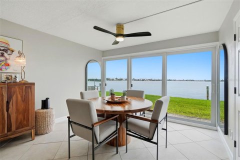 Condominio en venta en Treasure Island, Florida, 2 dormitorios, 115.66 m2 № 2396520 - foto 8