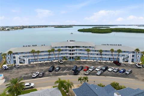 Condominio en Treasure Island, Florida, 2 dormitorios № 2396520