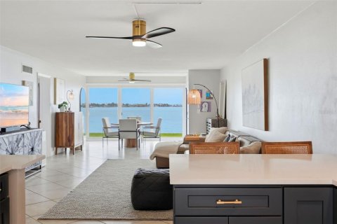 Condominio en venta en Treasure Island, Florida, 2 dormitorios, 115.66 m2 № 2396520 - foto 4