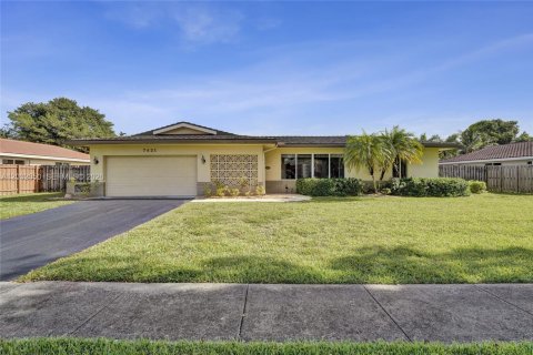 Casa en Plantation, Florida 4 dormitorios, 185.06 m2 № 2084755