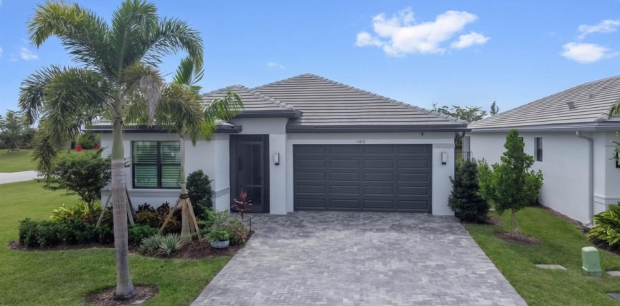 House in Port St. Lucie, Florida 3 bedrooms, 162.86 sq.m. № 2409237
