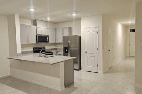 Townhouse in Davenport, Florida 3 bedrooms, 138.24 sq.m. № 2197205 - photo 3