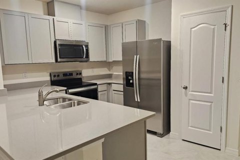 Townhouse in Davenport, Florida 3 bedrooms, 138.24 sq.m. № 2197205 - photo 2