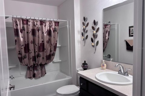 House in The Villages, Florida 2 bedrooms, 115.2 sq.m. № 1803609 - photo 24