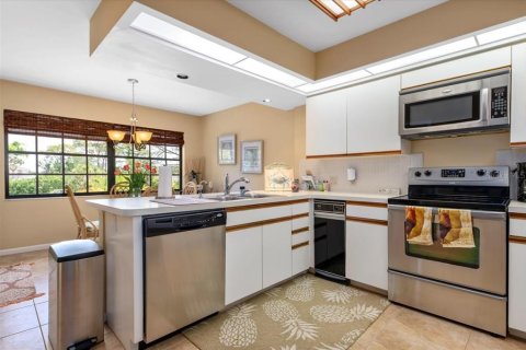 Condo in Sarasota, Florida, 2 bedrooms  № 1718840 - photo 13