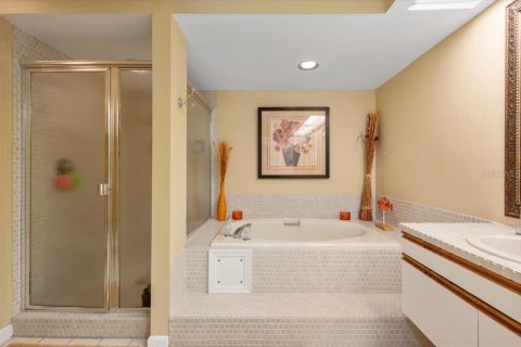 Condo in Sarasota, Florida, 2 bedrooms  № 1718840 - photo 20